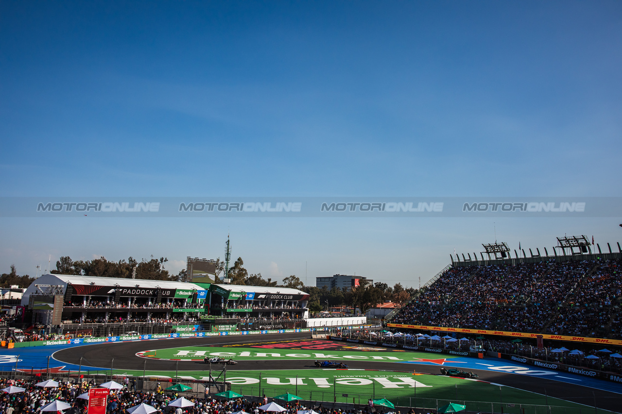 GP MESSICO, Lance Stroll (CDN) Aston Martin F1 Team AMR23.

29.10.2023. Formula 1 World Championship, Rd 20, Mexican Grand Prix, Mexico City, Mexico, Gara Day.

- www.xpbimages.com, EMail: requests@xpbimages.com © Copyright: Bearne / XPB Images