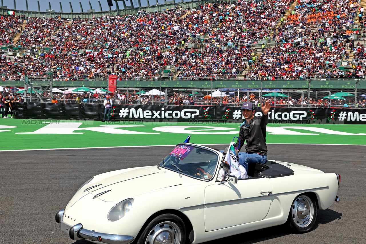 GP MESSICO, Esteban Ocon (FRA) Alpine F1 Team on the drivers' parade.

29.10.2023. Formula 1 World Championship, Rd 20, Mexican Grand Prix, Mexico City, Mexico, Gara Day.

 - www.xpbimages.com, EMail: requests@xpbimages.com © Copyright: Coates / XPB Images