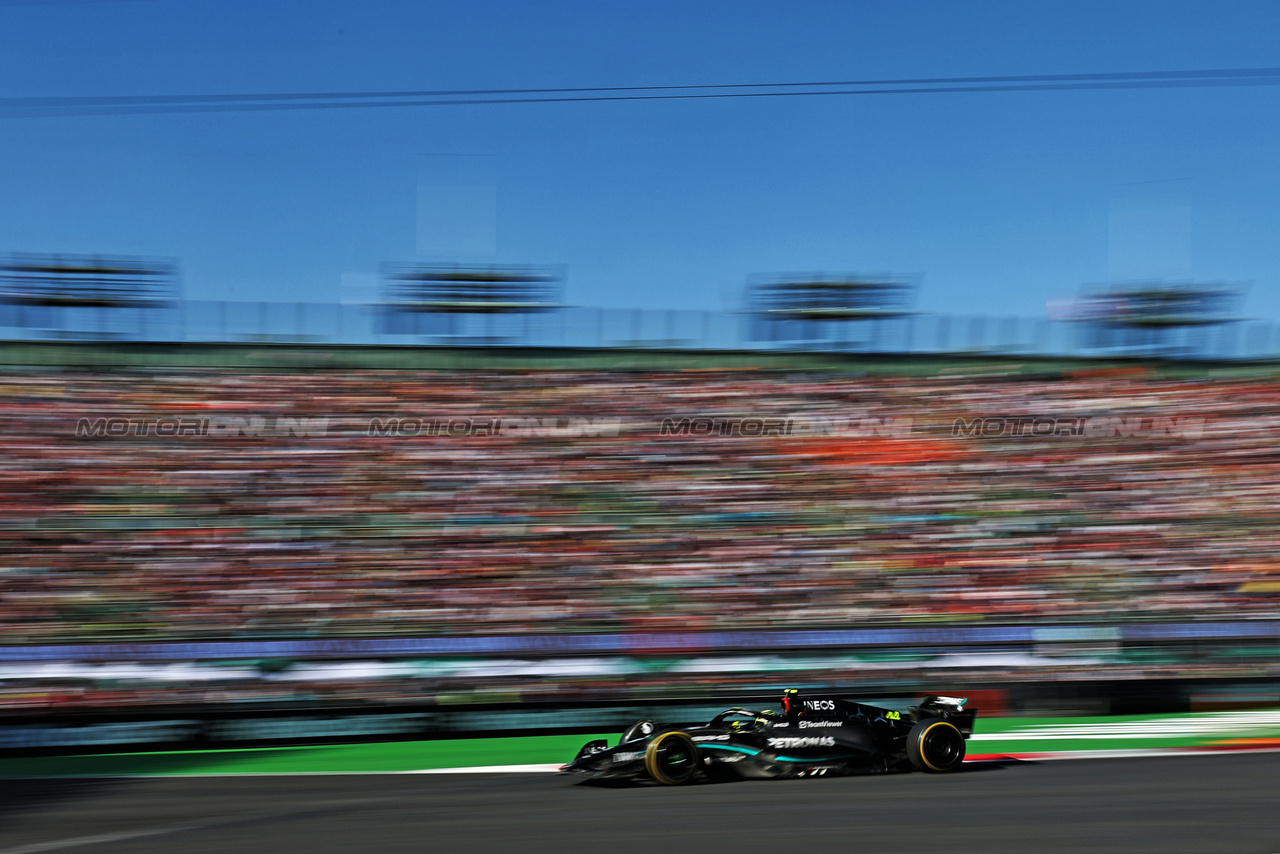GP MESSICO, Lewis Hamilton (GBR) Mercedes AMG F1 W14.

29.10.2023. Formula 1 World Championship, Rd 20, Mexican Grand Prix, Mexico City, Mexico, Gara Day.

- www.xpbimages.com, EMail: requests@xpbimages.com © Copyright: Moy / XPB Images
