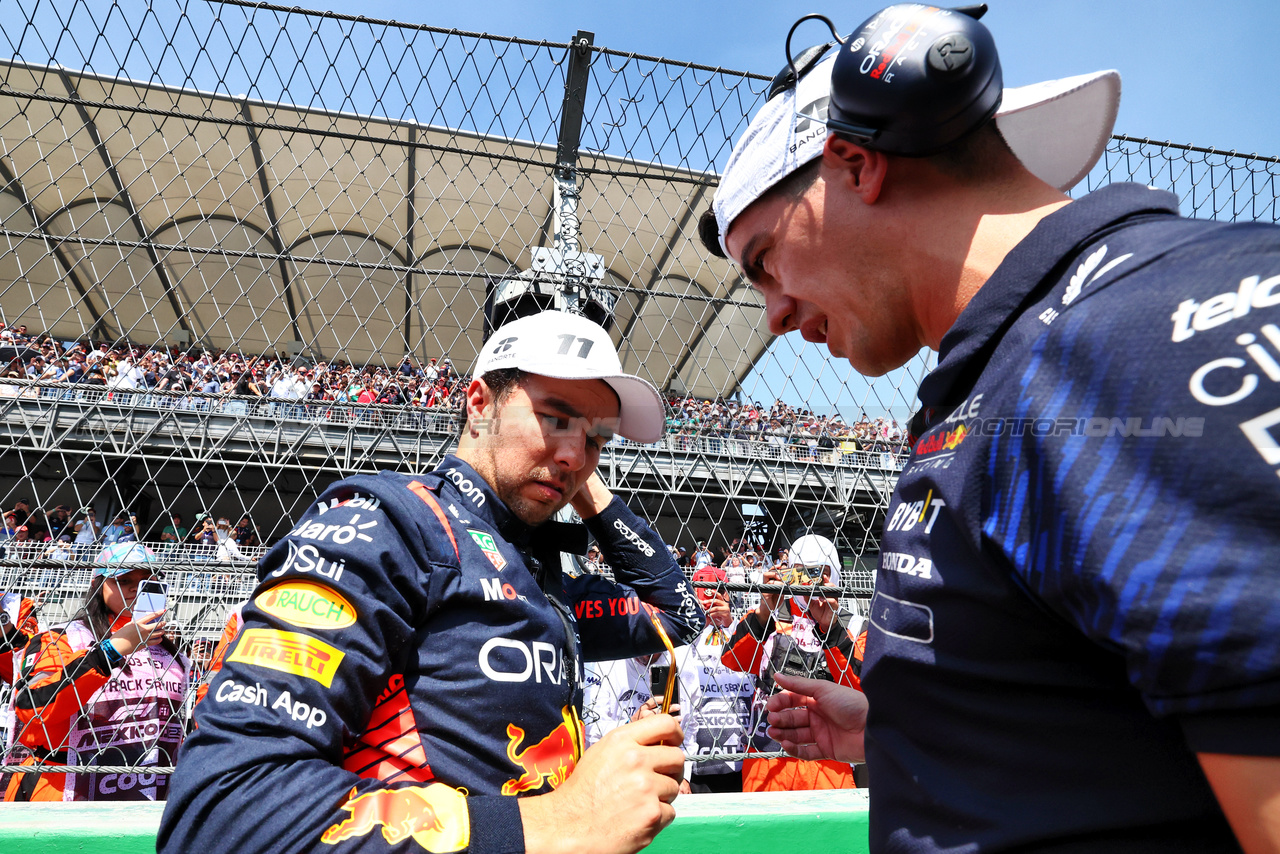 GP MESSICO, Sergio Perez (MEX) Red Bull Racing on the grid.

29.10.2023. Formula 1 World Championship, Rd 20, Mexican Grand Prix, Mexico City, Mexico, Gara Day.

 - www.xpbimages.com, EMail: requests@xpbimages.com © Copyright: Coates / XPB Images