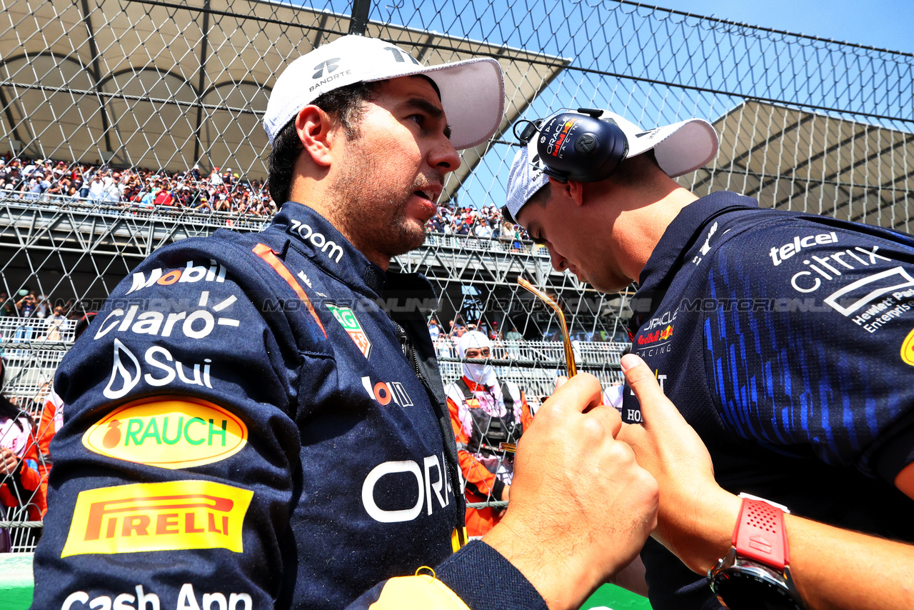 GP MESSICO, Sergio Perez (MEX) Red Bull Racing on the grid.

29.10.2023. Formula 1 World Championship, Rd 20, Mexican Grand Prix, Mexico City, Mexico, Gara Day.

 - www.xpbimages.com, EMail: requests@xpbimages.com © Copyright: Coates / XPB Images