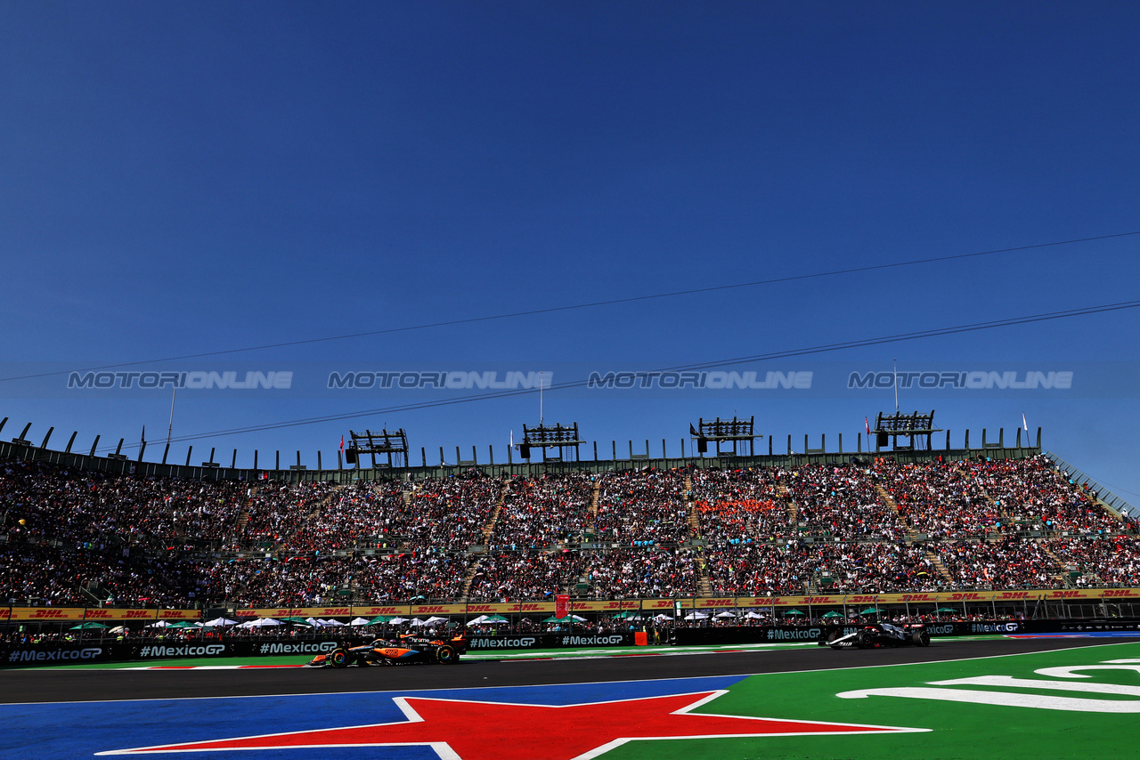 GP MESSICO, Oscar Piastri (AUS) McLaren MCL60.

29.10.2023. Formula 1 World Championship, Rd 20, Mexican Grand Prix, Mexico City, Mexico, Gara Day.

 - www.xpbimages.com, EMail: requests@xpbimages.com © Copyright: Coates / XPB Images