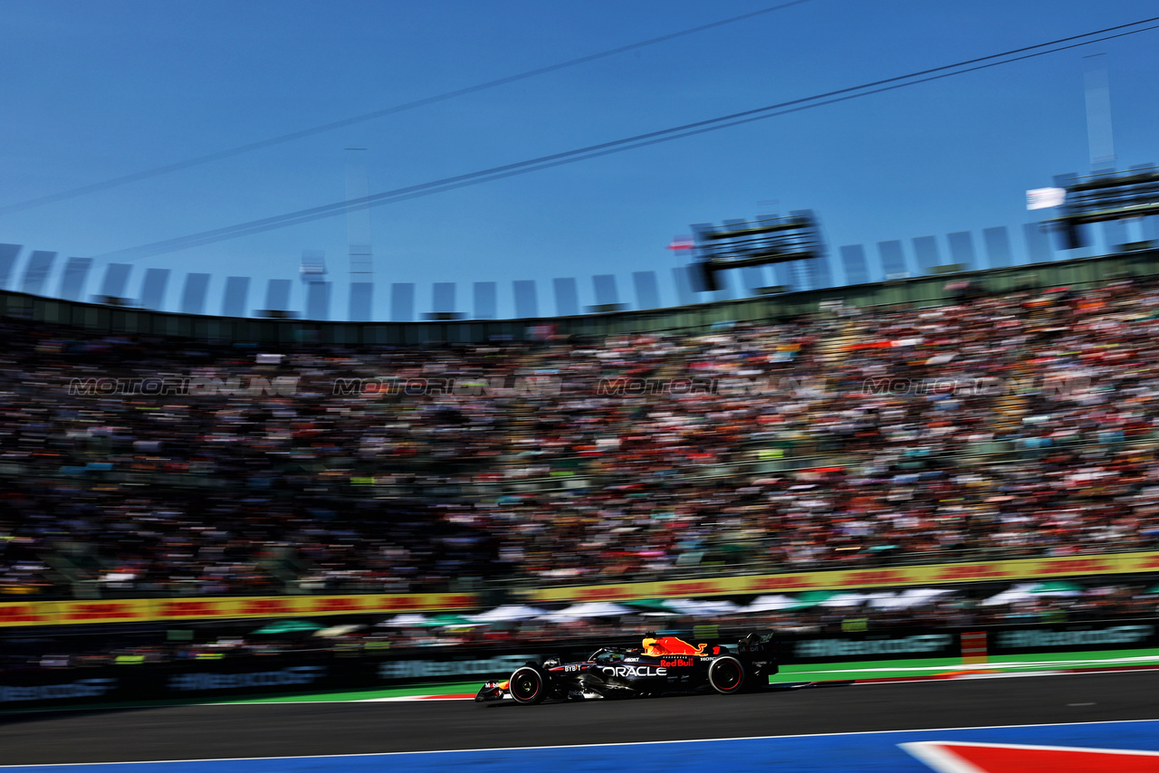 GP MESSICO, Max Verstappen (NLD) Red Bull Racing RB19.

29.10.2023. Formula 1 World Championship, Rd 20, Mexican Grand Prix, Mexico City, Mexico, Gara Day.

 - www.xpbimages.com, EMail: requests@xpbimages.com © Copyright: Coates / XPB Images