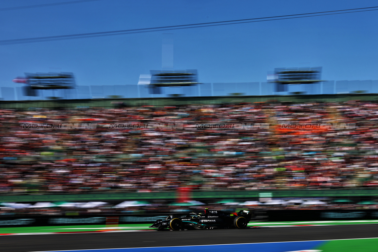 GP MESSICO, Lewis Hamilton (GBR) Mercedes AMG F1 W14.

29.10.2023. Formula 1 World Championship, Rd 20, Mexican Grand Prix, Mexico City, Mexico, Gara Day.

 - www.xpbimages.com, EMail: requests@xpbimages.com © Copyright: Coates / XPB Images