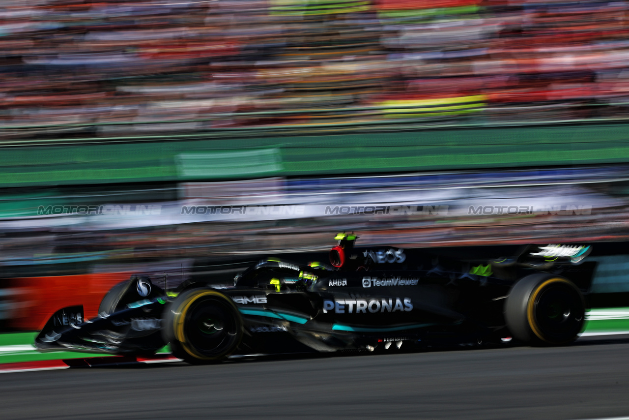 GP MESSICO, Lewis Hamilton (GBR) Mercedes AMG F1 W14.

29.10.2023. Formula 1 World Championship, Rd 20, Mexican Grand Prix, Mexico City, Mexico, Gara Day.

 - www.xpbimages.com, EMail: requests@xpbimages.com © Copyright: Coates / XPB Images