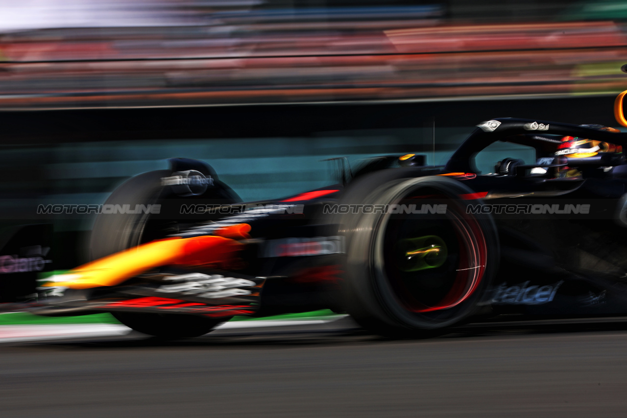 GP MESSICO, Max Verstappen (NLD) Red Bull Racing RB19.

29.10.2023. Formula 1 World Championship, Rd 20, Mexican Grand Prix, Mexico City, Mexico, Gara Day.

 - www.xpbimages.com, EMail: requests@xpbimages.com © Copyright: Coates / XPB Images