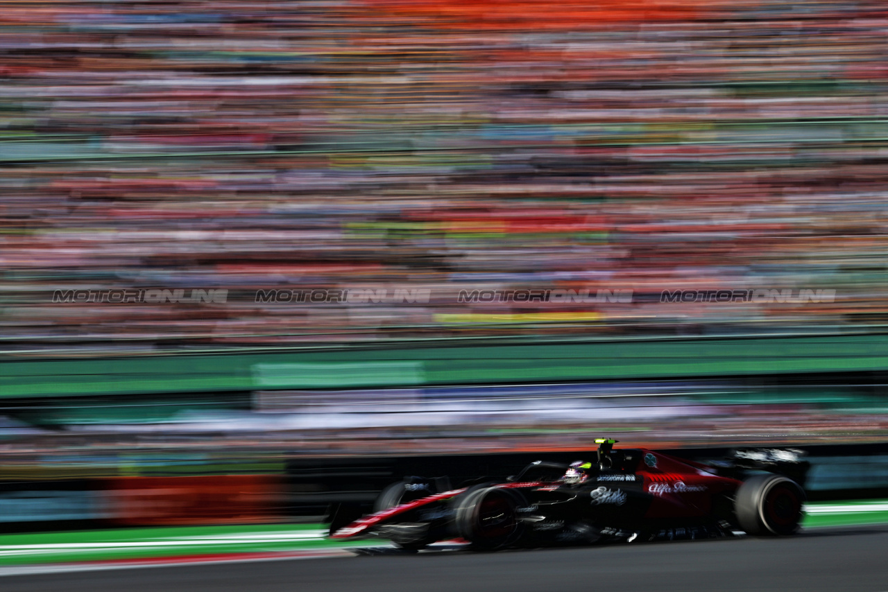 GP MESSICO, Zhou Guanyu (CHN) Alfa Romeo F1 Team C43.

29.10.2023. Formula 1 World Championship, Rd 20, Mexican Grand Prix, Mexico City, Mexico, Gara Day.

 - www.xpbimages.com, EMail: requests@xpbimages.com © Copyright: Coates / XPB Images