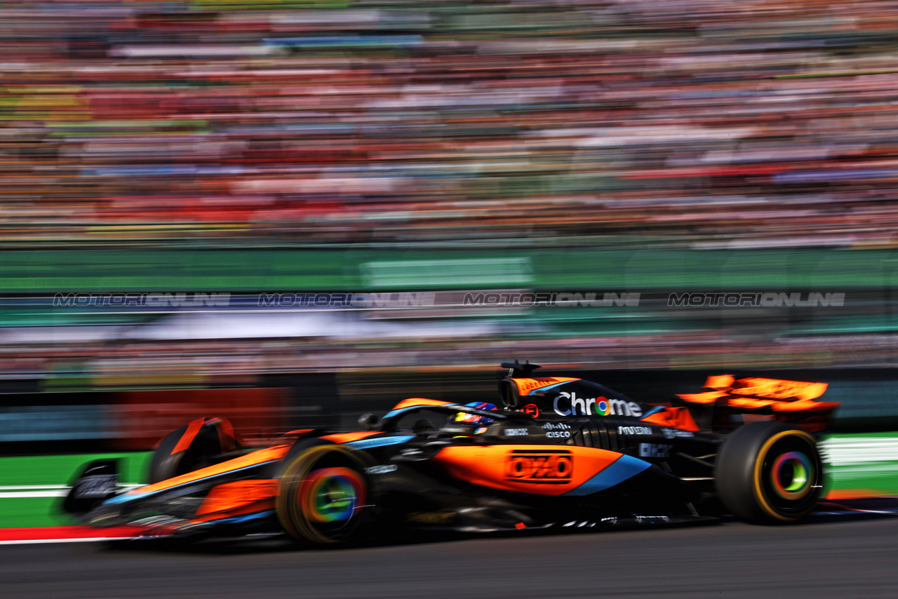 GP MESSICO, Oscar Piastri (AUS) McLaren MCL60.

29.10.2023. Formula 1 World Championship, Rd 20, Mexican Grand Prix, Mexico City, Mexico, Gara Day.

 - www.xpbimages.com, EMail: requests@xpbimages.com © Copyright: Coates / XPB Images