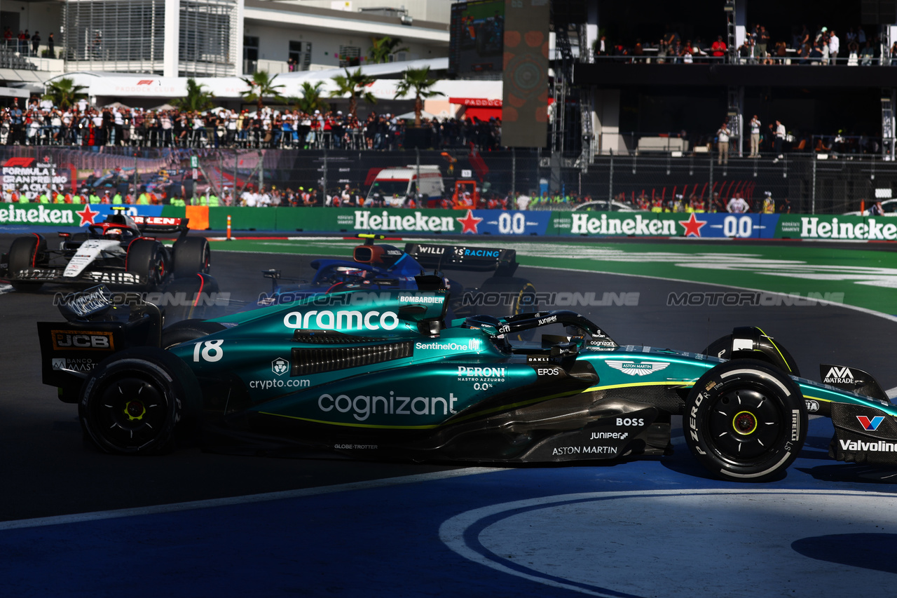 GP MESSICO, Valtteri Bottas (FIN) Alfa Romeo F1 Team C43 e Lance Stroll (CDN) Aston Martin F1 Team AMR23 collide.

29.10.2023. Formula 1 World Championship, Rd 20, Mexican Grand Prix, Mexico City, Mexico, Gara Day.

 - www.xpbimages.com, EMail: requests@xpbimages.com © Copyright: Coates / XPB Images