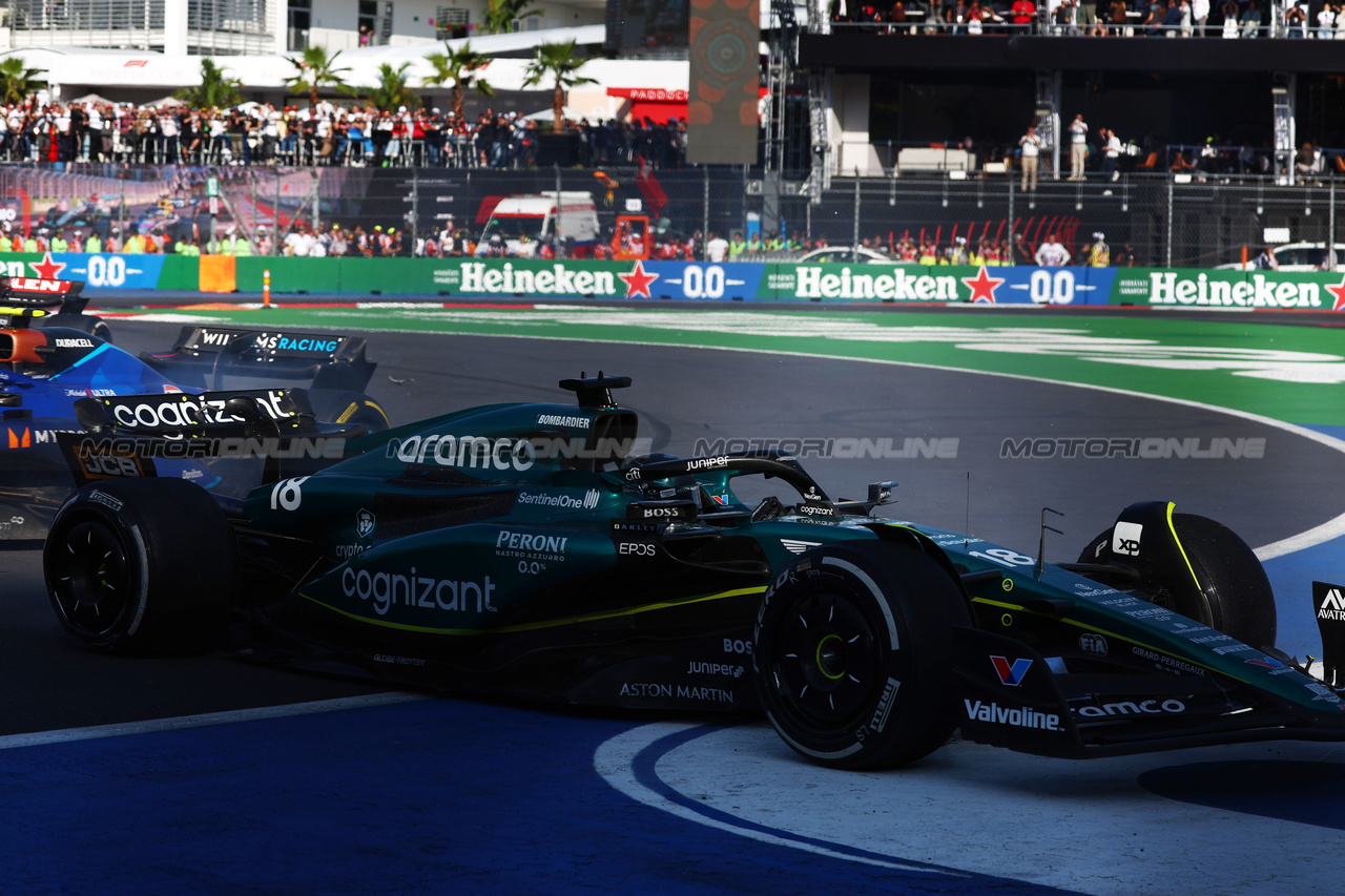 GP MESSICO, Valtteri Bottas (FIN) Alfa Romeo F1 Team C43 e Lance Stroll (CDN) Aston Martin F1 Team AMR23 collide.

29.10.2023. Formula 1 World Championship, Rd 20, Mexican Grand Prix, Mexico City, Mexico, Gara Day.

 - www.xpbimages.com, EMail: requests@xpbimages.com © Copyright: Coates / XPB Images