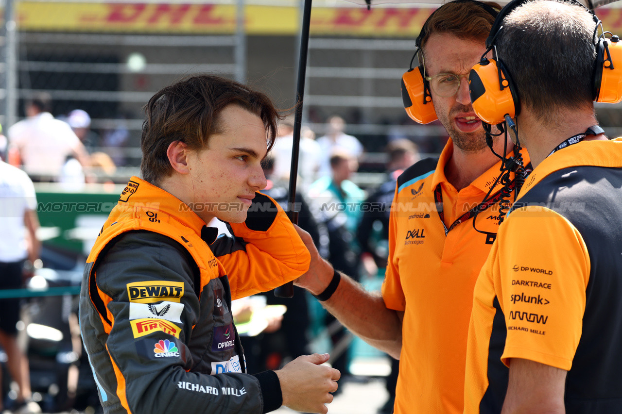 GP MESSICO, Oscar Piastri (AUS) McLaren on the grid.

29.10.2023. Formula 1 World Championship, Rd 20, Mexican Grand Prix, Mexico City, Mexico, Gara Day.

 - www.xpbimages.com, EMail: requests@xpbimages.com © Copyright: Coates / XPB Images