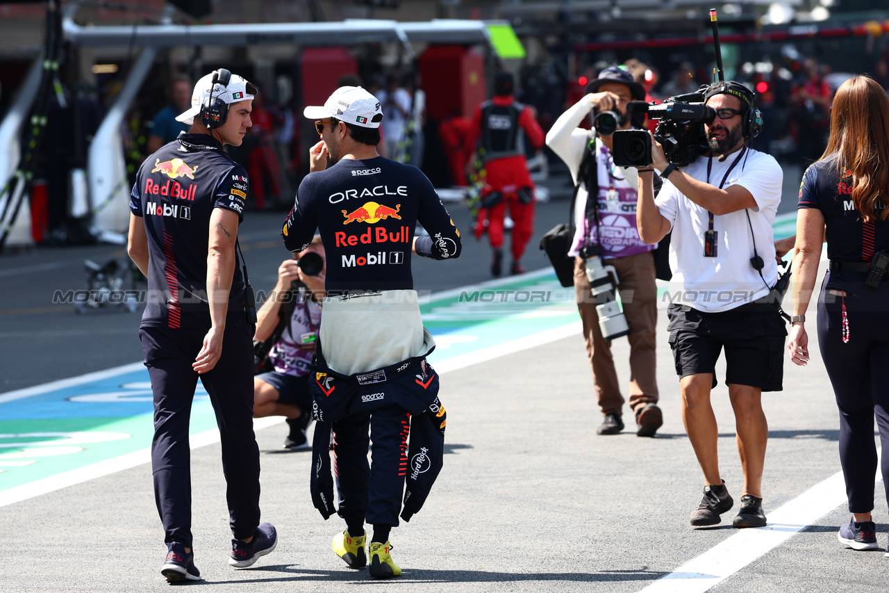 GP MESSICO, Sergio Perez (MEX) Red Bull Racing on the grid.

29.10.2023. Formula 1 World Championship, Rd 20, Mexican Grand Prix, Mexico City, Mexico, Gara Day.

 - www.xpbimages.com, EMail: requests@xpbimages.com © Copyright: Coates / XPB Images
