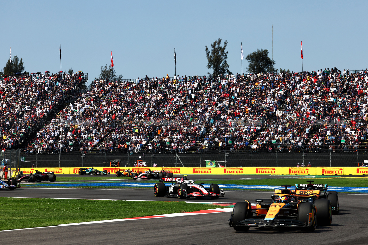 GP MESSICO, Oscar Piastri (AUS) McLaren MCL60.

29.10.2023. Formula 1 World Championship, Rd 20, Mexican Grand Prix, Mexico City, Mexico, Gara Day.

 - www.xpbimages.com, EMail: requests@xpbimages.com © Copyright: Coates / XPB Images