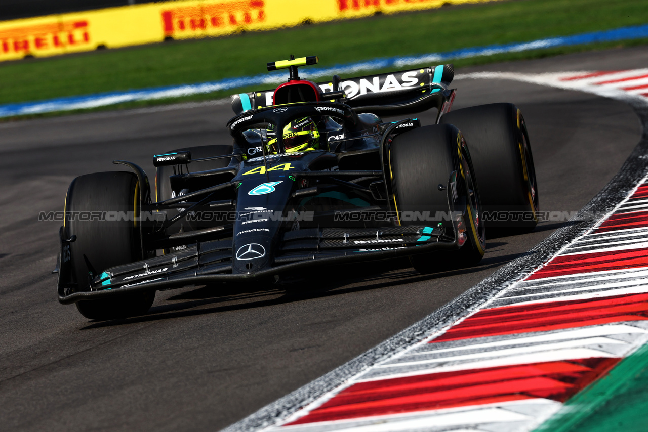 GP MESSICO, Lewis Hamilton (GBR) Mercedes AMG F1 W14.

29.10.2023. Formula 1 World Championship, Rd 20, Mexican Grand Prix, Mexico City, Mexico, Gara Day.

 - www.xpbimages.com, EMail: requests@xpbimages.com © Copyright: Coates / XPB Images