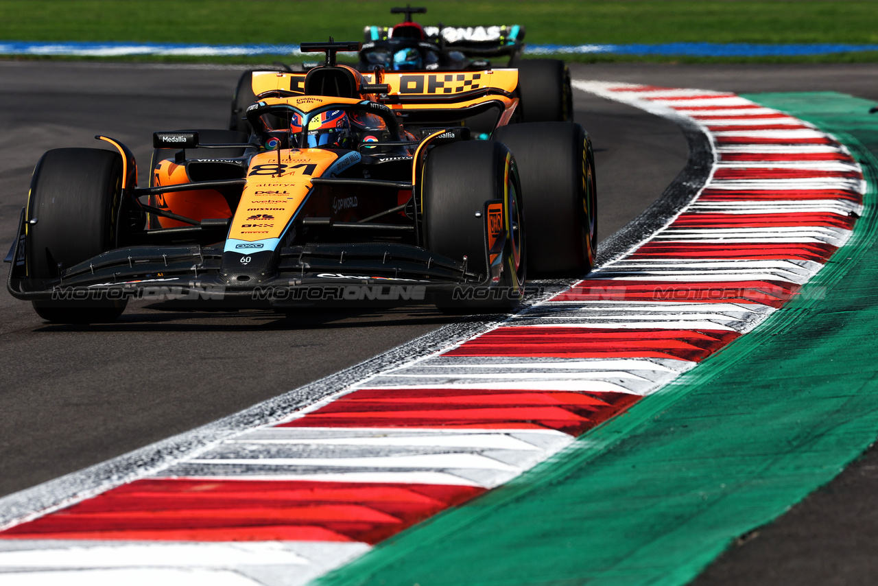 GP MESSICO, Oscar Piastri (AUS) McLaren MCL60.

29.10.2023. Formula 1 World Championship, Rd 20, Mexican Grand Prix, Mexico City, Mexico, Gara Day.

 - www.xpbimages.com, EMail: requests@xpbimages.com © Copyright: Coates / XPB Images
