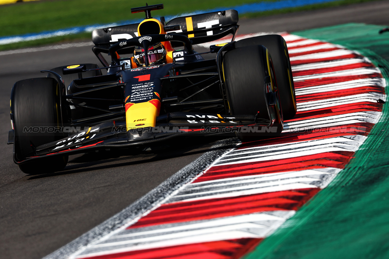 GP MESSICO, Max Verstappen (NLD) Red Bull Racing RB19.

29.10.2023. Formula 1 World Championship, Rd 20, Mexican Grand Prix, Mexico City, Mexico, Gara Day.

 - www.xpbimages.com, EMail: requests@xpbimages.com © Copyright: Coates / XPB Images