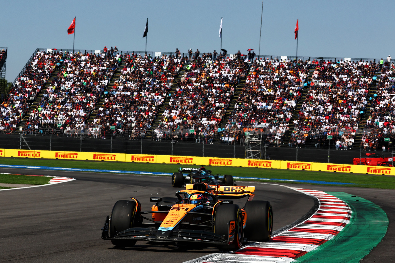 GP MESSICO, Oscar Piastri (AUS) McLaren MCL60.

29.10.2023. Formula 1 World Championship, Rd 20, Mexican Grand Prix, Mexico City, Mexico, Gara Day.

 - www.xpbimages.com, EMail: requests@xpbimages.com © Copyright: Coates / XPB Images