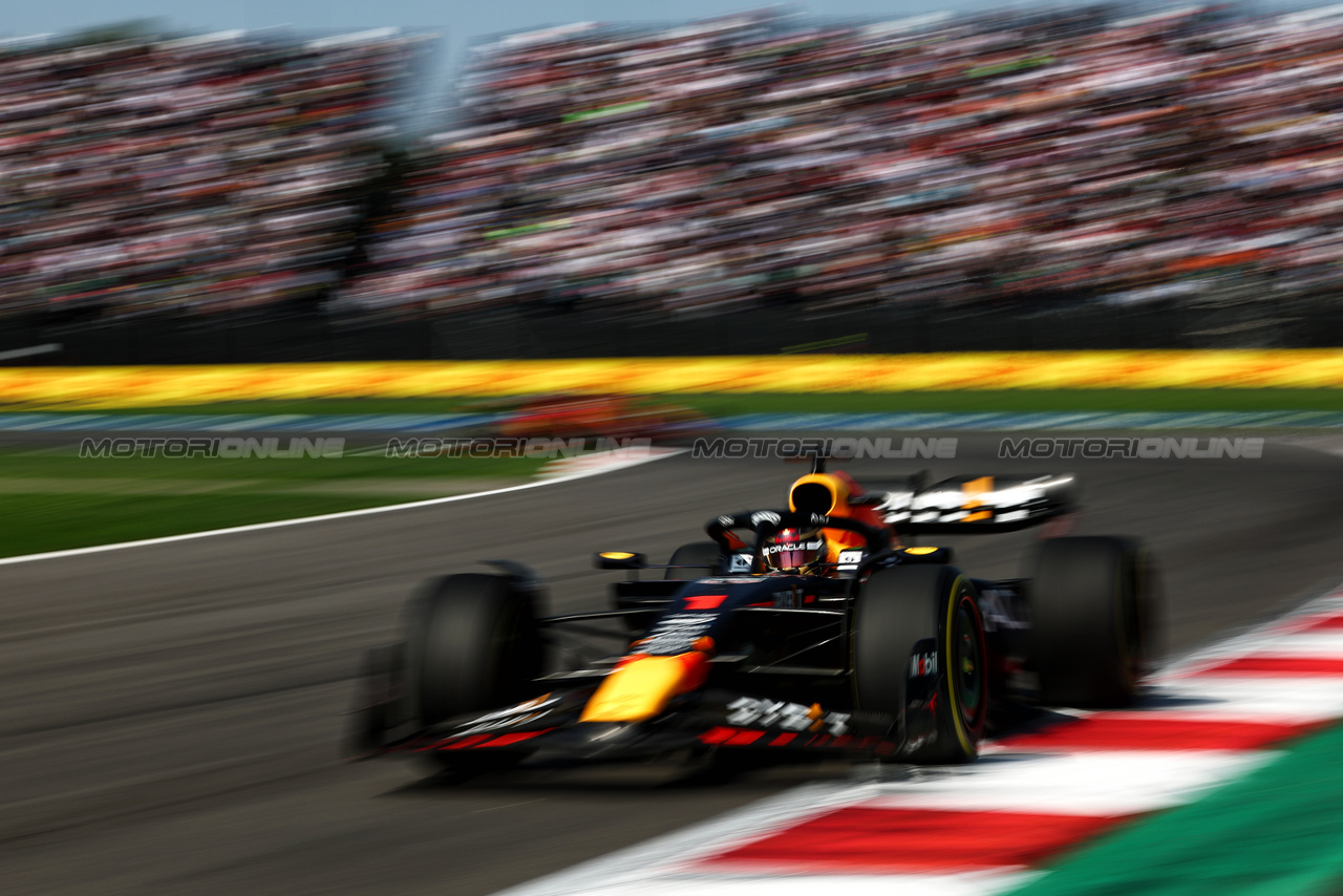 GP MESSICO, Max Verstappen (NLD) Red Bull Racing RB19.

29.10.2023. Formula 1 World Championship, Rd 20, Mexican Grand Prix, Mexico City, Mexico, Gara Day.

 - www.xpbimages.com, EMail: requests@xpbimages.com © Copyright: Coates / XPB Images