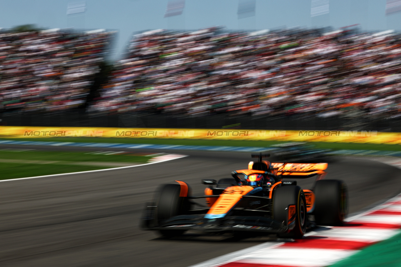 GP MESSICO, Oscar Piastri (AUS) McLaren MCL60.

29.10.2023. Formula 1 World Championship, Rd 20, Mexican Grand Prix, Mexico City, Mexico, Gara Day.

 - www.xpbimages.com, EMail: requests@xpbimages.com © Copyright: Coates / XPB Images