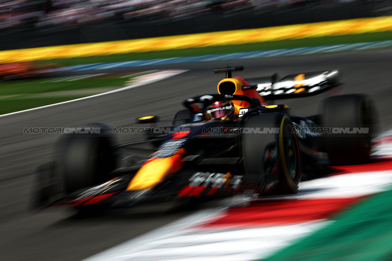 GP MESSICO, Max Verstappen (NLD) Red Bull Racing RB19.

29.10.2023. Formula 1 World Championship, Rd 20, Mexican Grand Prix, Mexico City, Mexico, Gara Day.

 - www.xpbimages.com, EMail: requests@xpbimages.com © Copyright: Coates / XPB Images