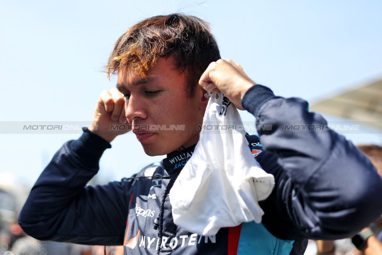 GP MESSICO, Alexander Albon (THA) Williams Racing on the grid.

29.10.2023. Formula 1 World Championship, Rd 20, Mexican Grand Prix, Mexico City, Mexico, Gara Day.

- www.xpbimages.com, EMail: requests@xpbimages.com © Copyright: Bearne / XPB Images