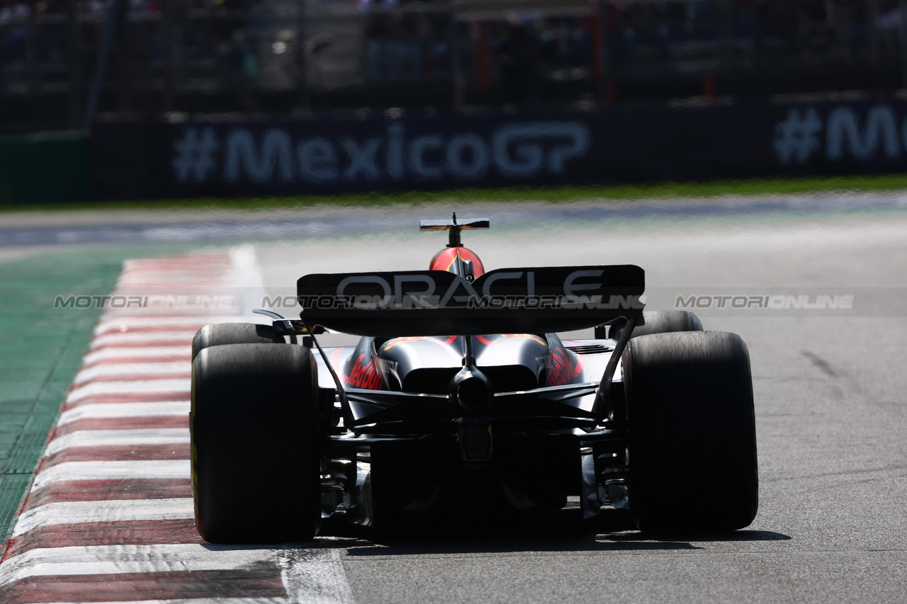 GP MESSICO, Max Verstappen (NLD) Red Bull Racing RB19.

29.10.2023. Formula 1 World Championship, Rd 20, Mexican Grand Prix, Mexico City, Mexico, Gara Day.

 - www.xpbimages.com, EMail: requests@xpbimages.com © Copyright: Coates / XPB Images