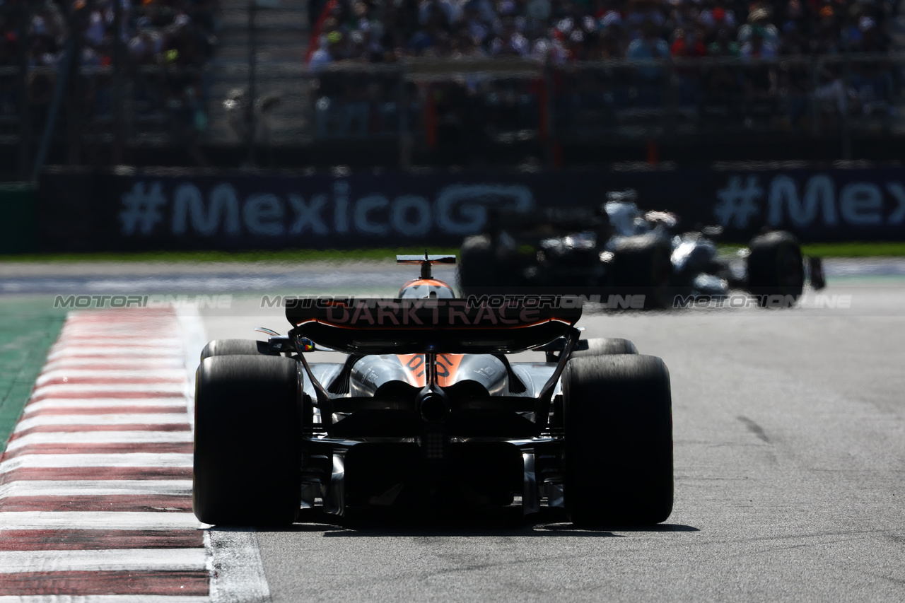 GP MESSICO, Oscar Piastri (AUS) McLaren MCL60.

29.10.2023. Formula 1 World Championship, Rd 20, Mexican Grand Prix, Mexico City, Mexico, Gara Day.

 - www.xpbimages.com, EMail: requests@xpbimages.com © Copyright: Coates / XPB Images