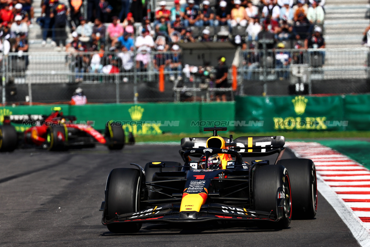 GP MESSICO, Max Verstappen (NLD) Red Bull Racing RB19.

29.10.2023. Formula 1 World Championship, Rd 20, Mexican Grand Prix, Mexico City, Mexico, Gara Day.

 - www.xpbimages.com, EMail: requests@xpbimages.com © Copyright: Coates / XPB Images