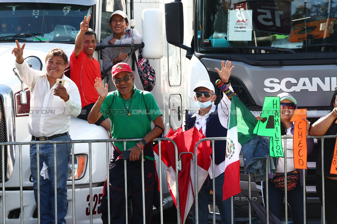 GP MESSICO, Circuit Atmosfera - fans.

29.10.2023. Formula 1 World Championship, Rd 20, Mexican Grand Prix, Mexico City, Mexico, Gara Day.

 - www.xpbimages.com, EMail: requests@xpbimages.com © Copyright: Coates / XPB Images