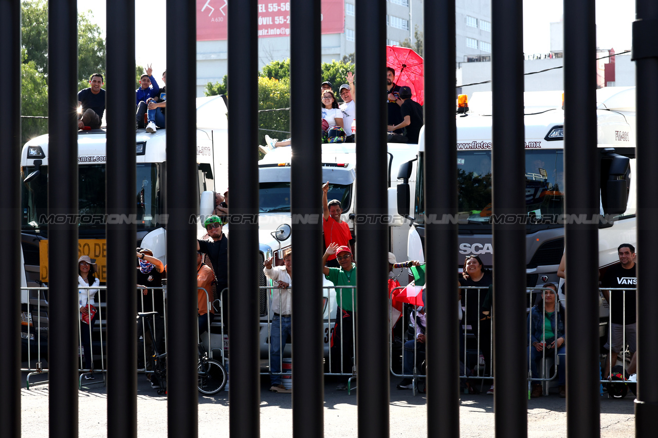 GP MESSICO, Circuit Atmosfera - fans.

29.10.2023. Formula 1 World Championship, Rd 20, Mexican Grand Prix, Mexico City, Mexico, Gara Day.

 - www.xpbimages.com, EMail: requests@xpbimages.com © Copyright: Coates / XPB Images