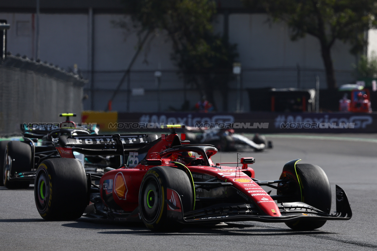 GP MESSICO, Carlos Sainz Jr (ESP) Ferrari SF-23.

29.10.2023. Formula 1 World Championship, Rd 20, Mexican Grand Prix, Mexico City, Mexico, Gara Day.

- www.xpbimages.com, EMail: requests@xpbimages.com © Copyright: Charniaux / XPB Images