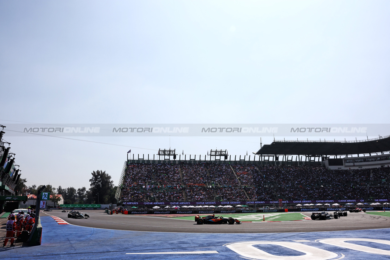 GP MESSICO, Oscar Piastri (AUS) McLaren MCL60.

29.10.2023. Formula 1 World Championship, Rd 20, Mexican Grand Prix, Mexico City, Mexico, Gara Day.

- www.xpbimages.com, EMail: requests@xpbimages.com © Copyright: Charniaux / XPB Images