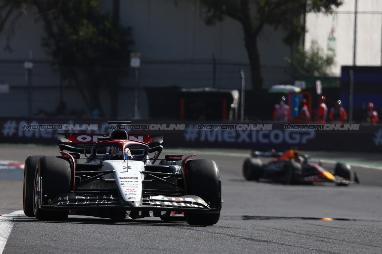 GP MESSICO, Daniel Ricciardo (AUS) AlphaTauri AT04.

29.10.2023. Formula 1 World Championship, Rd 20, Mexican Grand Prix, Mexico City, Mexico, Gara Day.

- www.xpbimages.com, EMail: requests@xpbimages.com © Copyright: Charniaux / XPB Images