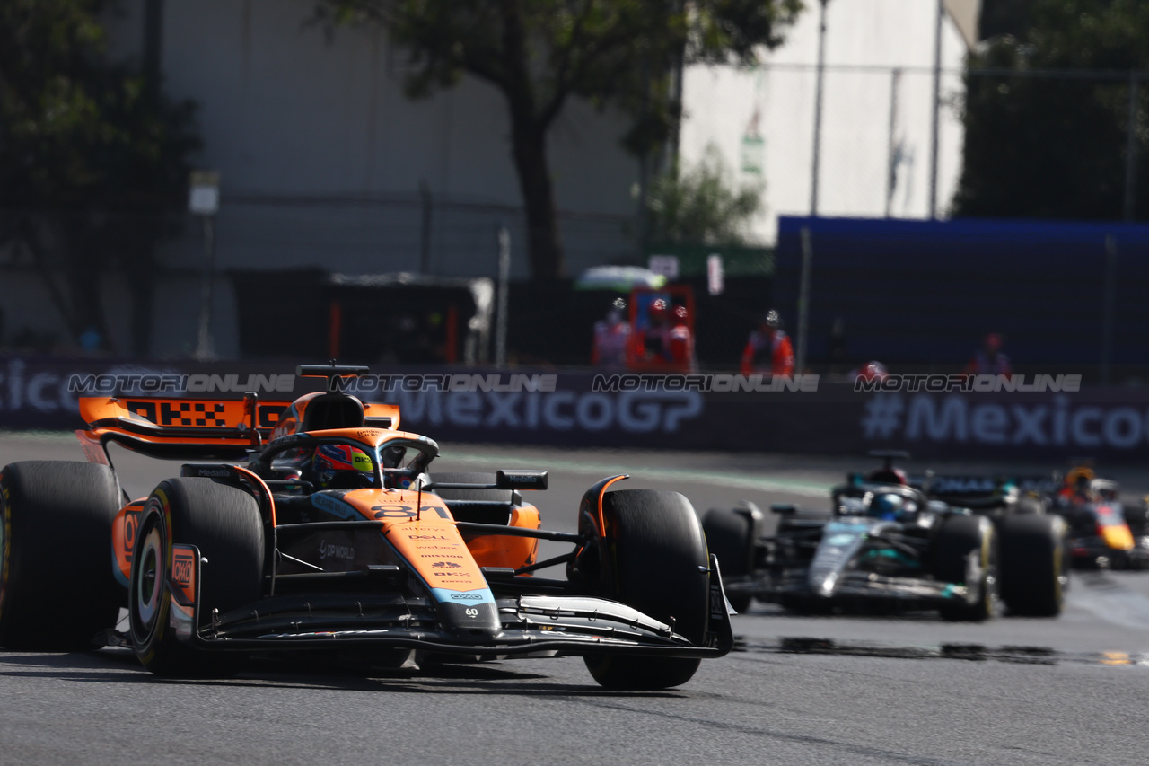 GP MESSICO, Oscar Piastri (AUS) McLaren MCL60.

29.10.2023. Formula 1 World Championship, Rd 20, Mexican Grand Prix, Mexico City, Mexico, Gara Day.

- www.xpbimages.com, EMail: requests@xpbimages.com © Copyright: Charniaux / XPB Images