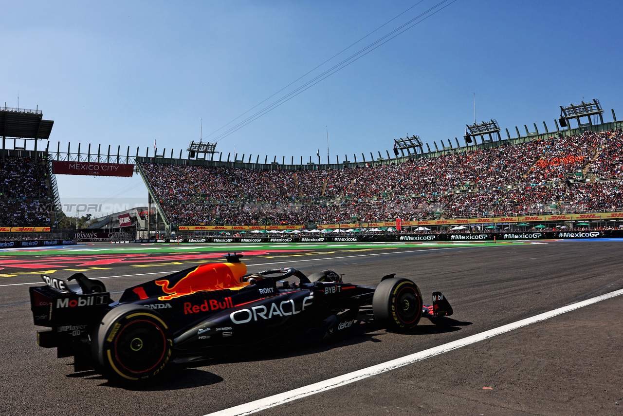 GP MESSICO, Max Verstappen (NLD) Red Bull Racing RB19.

29.10.2023. Formula 1 World Championship, Rd 20, Mexican Grand Prix, Mexico City, Mexico, Gara Day.

- www.xpbimages.com, EMail: requests@xpbimages.com © Copyright: Charniaux / XPB Images