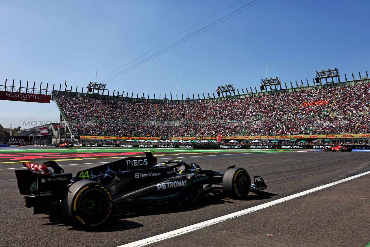 GP MESSICO, Lewis Hamilton (GBR) Mercedes AMG F1 W14.

29.10.2023. Formula 1 World Championship, Rd 20, Mexican Grand Prix, Mexico City, Mexico, Gara Day.

- www.xpbimages.com, EMail: requests@xpbimages.com © Copyright: Charniaux / XPB Images