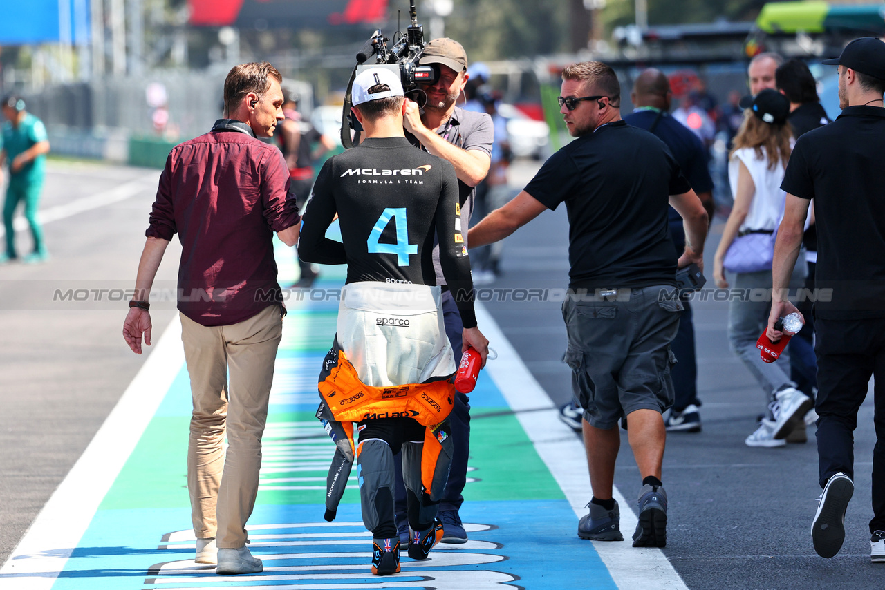GP MESSICO, Lando Norris (GBR) McLaren on the grid.

29.10.2023. Formula 1 World Championship, Rd 20, Mexican Grand Prix, Mexico City, Mexico, Gara Day.

- www.xpbimages.com, EMail: requests@xpbimages.com © Copyright: Charniaux / XPB Images