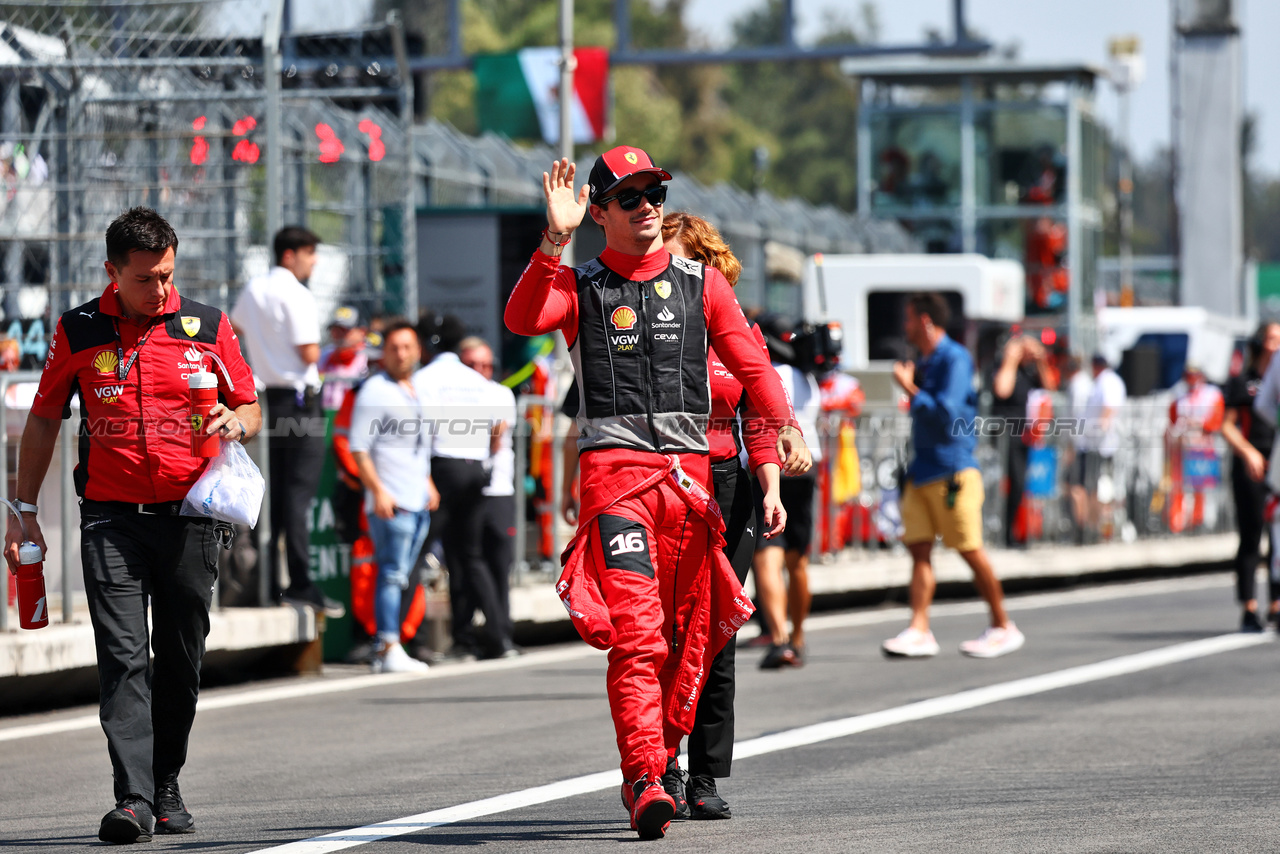 GP MESSICO, Charles Leclerc (MON) Ferrari on the grid.

29.10.2023. Formula 1 World Championship, Rd 20, Mexican Grand Prix, Mexico City, Mexico, Gara Day.

- www.xpbimages.com, EMail: requests@xpbimages.com © Copyright: Charniaux / XPB Images