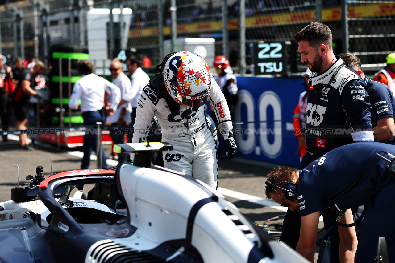 GP MESSICO, Yuki Tsunoda (JPN) AlphaTauri on the grid.

29.10.2023. Formula 1 World Championship, Rd 20, Mexican Grand Prix, Mexico City, Mexico, Gara Day.

- www.xpbimages.com, EMail: requests@xpbimages.com © Copyright: Charniaux / XPB Images
