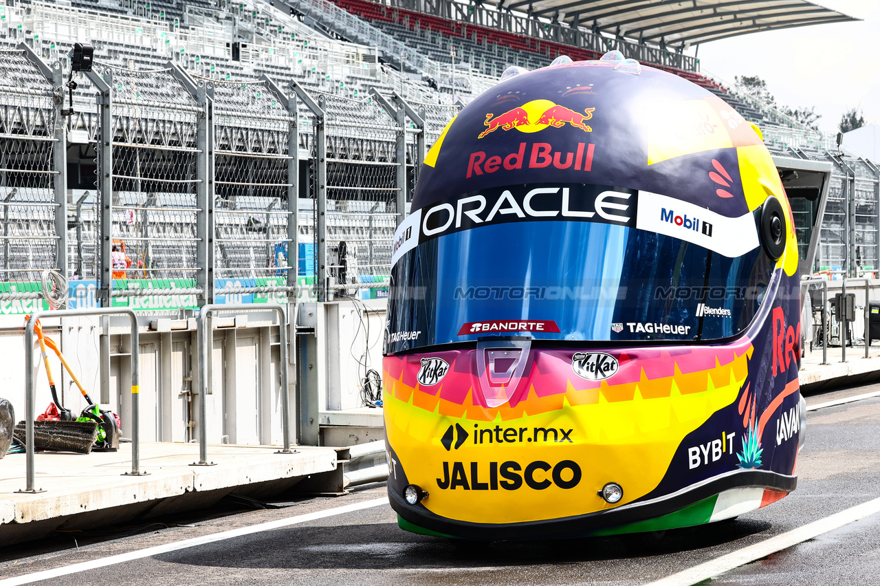 GP MESSICO, Sergio Perez (MEX), Red Bull Racing 
26.10.2023. Formula 1 World Championship, Rd 20, Mexican Grand Prix, Mexico City, Mexico, Preparation Day.
- www.xpbimages.com, EMail: requests@xpbimages.com © Copyright: Charniaux / XPB Images