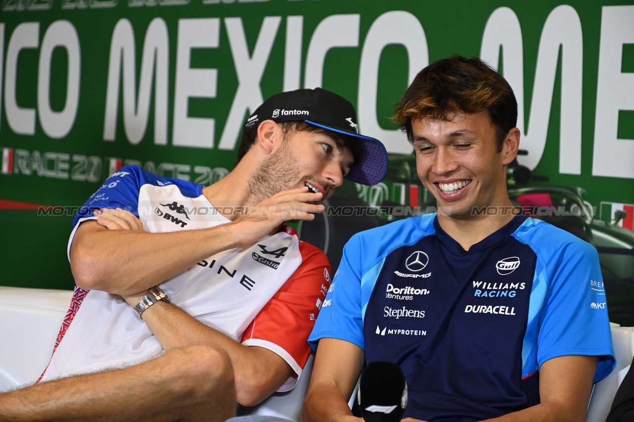 GP MESSICO, (L to R): Pierre Gasly (FRA) Alpine F1 Team with Alexander Albon (THA) Williams Racing in the FIA Press Conference.

26.10.2023. Formula 1 World Championship, Rd 20, Mexican Grand Prix, Mexico City, Mexico, Preparation Day.

- www.xpbimages.com, EMail: requests@xpbimages.com © Copyright: XPB Images