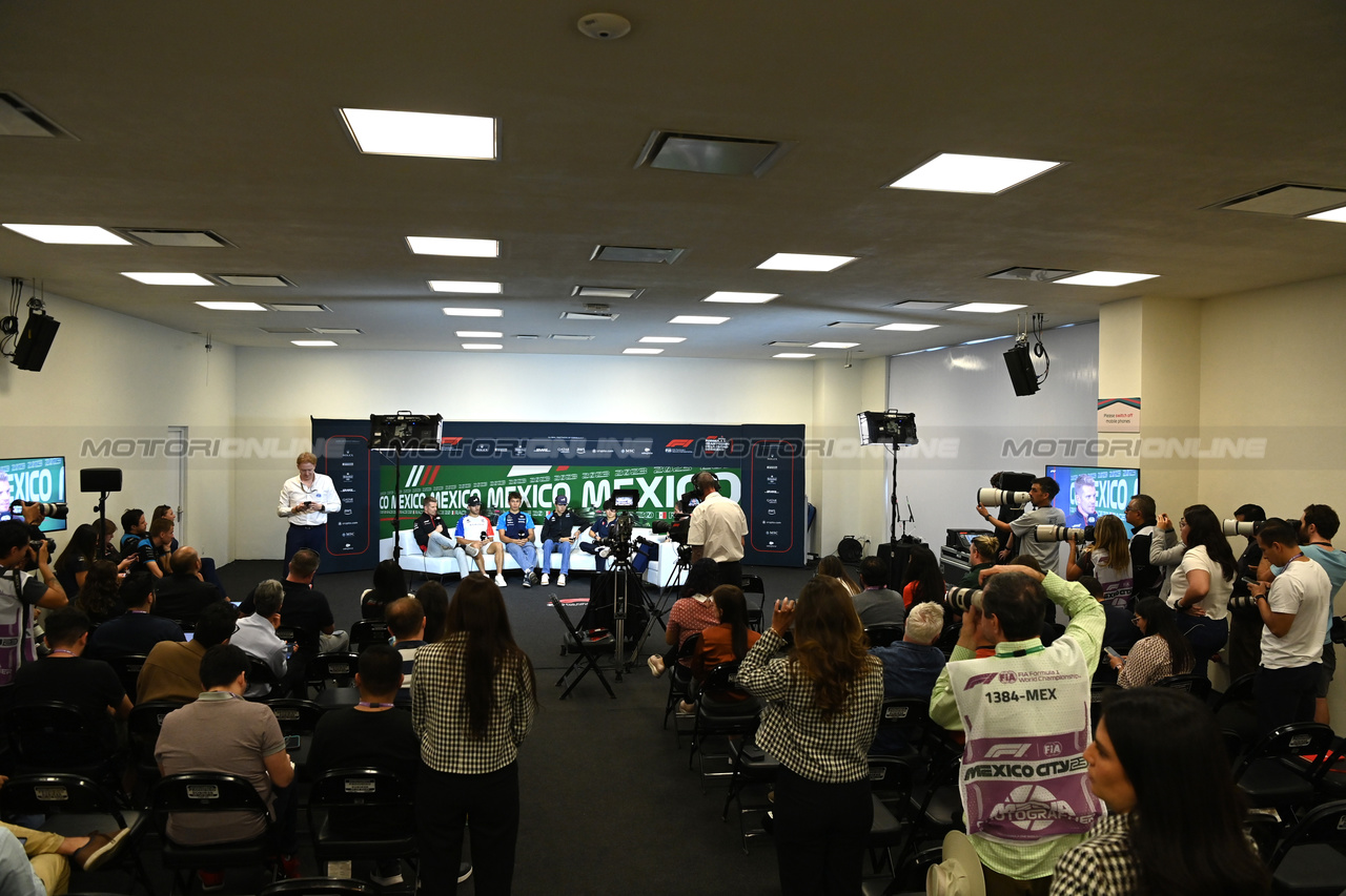 GP MESSICO, (L to R): Sergio Perez (MEX) Red Bull Racing; Fernando Alonso (ESP) Aston Martin F1 Team; Zhou Guanyu (CHN) Alfa Romeo F1 Team; Oscar Piastri (AUS) McLaren; e George Russell (GBR) Mercedes AMG F1, in the FIA Press Conference.

26.10.2023. Formula 1 World Championship, Rd 20, Mexican Grand Prix, Mexico City, Mexico, Preparation Day.

- www.xpbimages.com, EMail: requests@xpbimages.com © Copyright: XPB Images