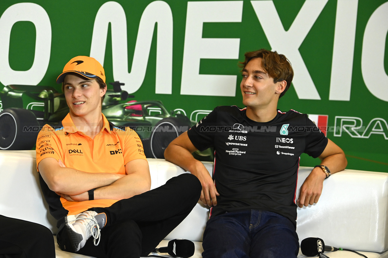 GP MESSICO, (L to R): Oscar Piastri (AUS) McLaren e George Russell (GBR) Mercedes AMG F1 in the FIA Press Conference.

26.10.2023. Formula 1 World Championship, Rd 20, Mexican Grand Prix, Mexico City, Mexico, Preparation Day.

- www.xpbimages.com, EMail: requests@xpbimages.com © Copyright: XPB Images