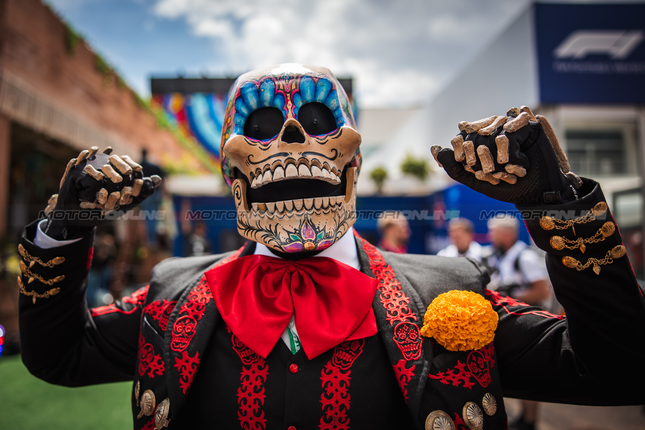 GP MESSICO, Circuit Atmosfera - Day of the Dead Skeleton.

26.10.2023. Formula 1 World Championship, Rd 20, Mexican Grand Prix, Mexico City, Mexico, Preparation Day.

- www.xpbimages.com, EMail: requests@xpbimages.com © Copyright: Bearne / XPB Images