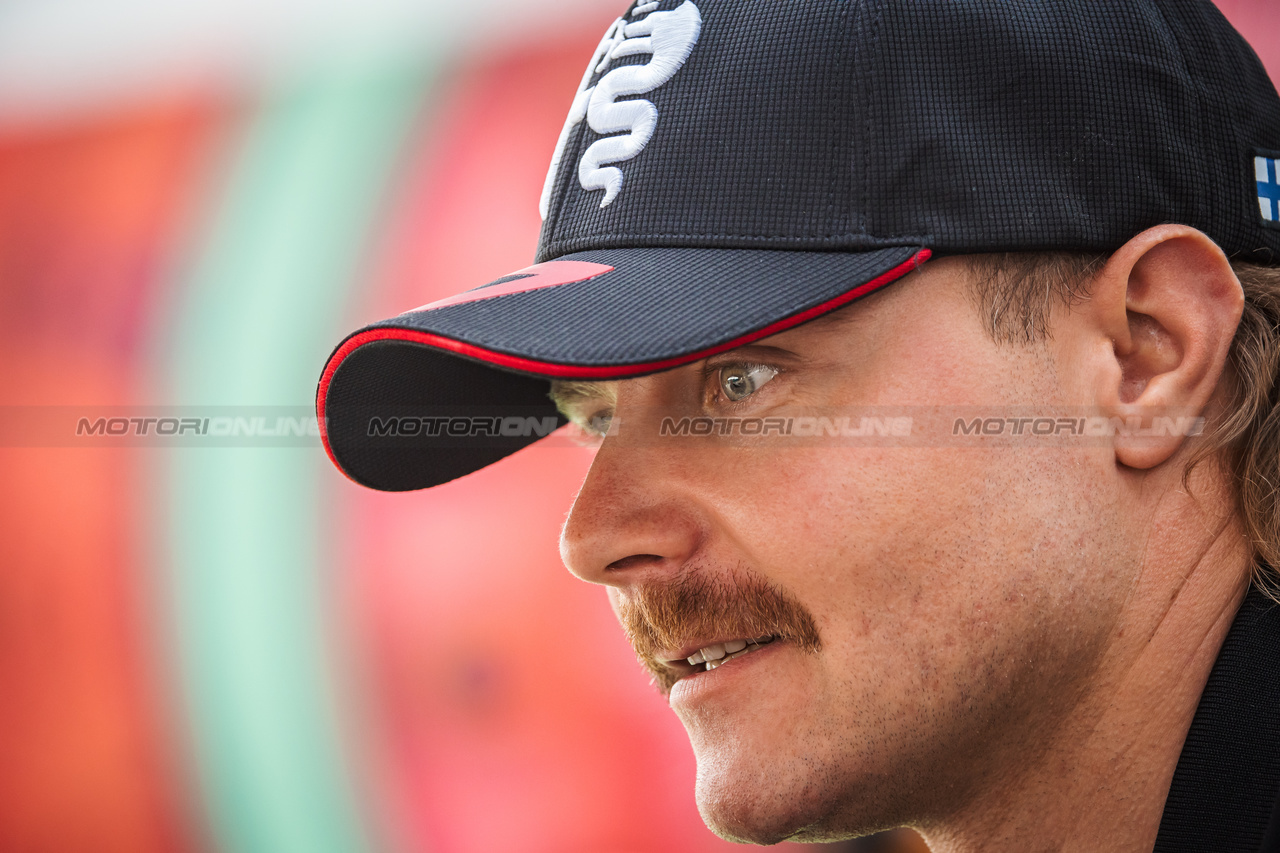 GP MESSICO, Valtteri Bottas (FIN) Alfa Romeo F1 Team.

26.10.2023. Formula 1 World Championship, Rd 20, Mexican Grand Prix, Mexico City, Mexico, Preparation Day.

- www.xpbimages.com, EMail: requests@xpbimages.com © Copyright: Bearne / XPB Images
