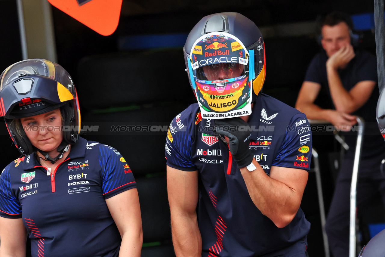 GP MESSICO, Red Bull Racing practices a pit stop.

26.10.2023. Formula 1 World Championship, Rd 20, Mexican Grand Prix, Mexico City, Mexico, Preparation Day.

 - www.xpbimages.com, EMail: requests@xpbimages.com © Copyright: Coates / XPB Images
