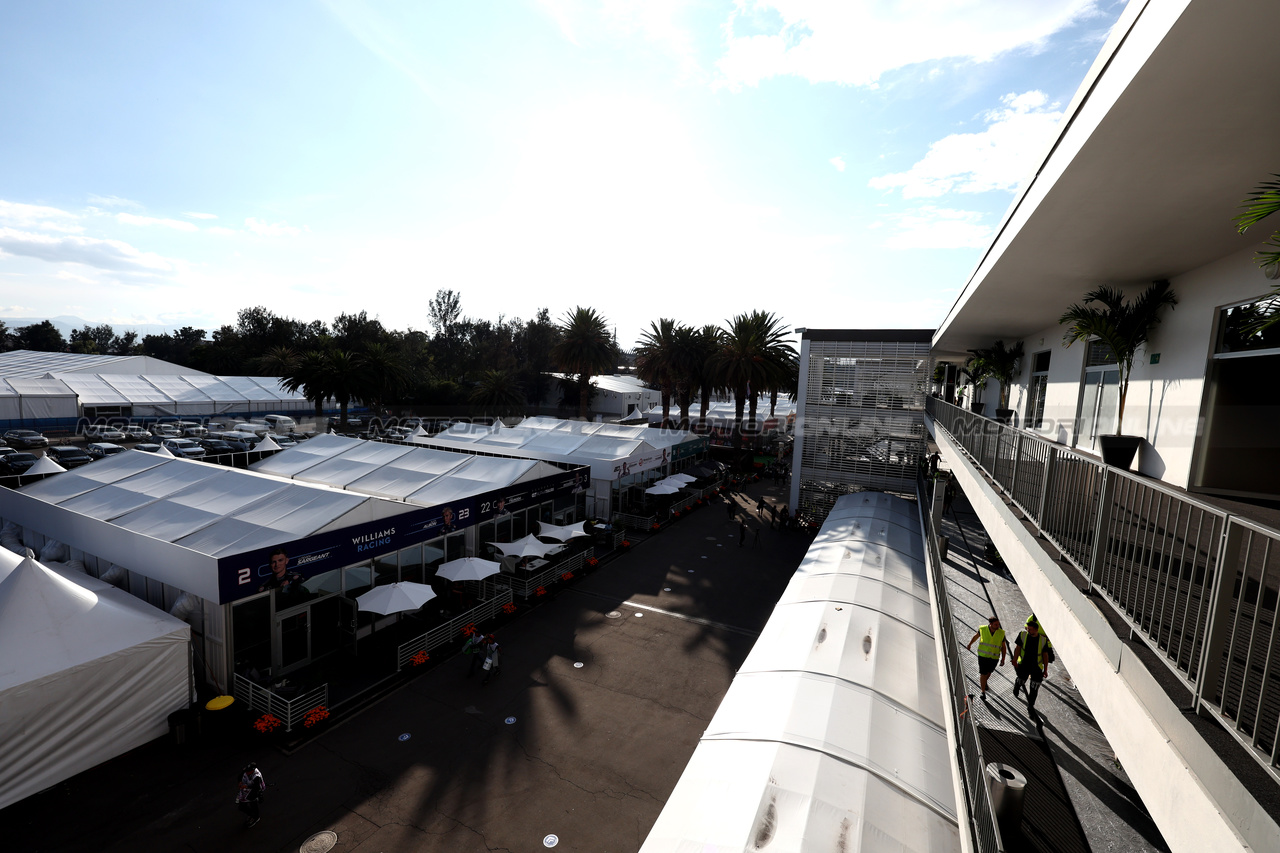 GP MESSICO, Paddock Atmosfera.

26.10.2023. Formula 1 World Championship, Rd 20, Mexican Grand Prix, Mexico City, Mexico, Preparation Day.

- www.xpbimages.com, EMail: requests@xpbimages.com © Copyright: Moy / XPB Images