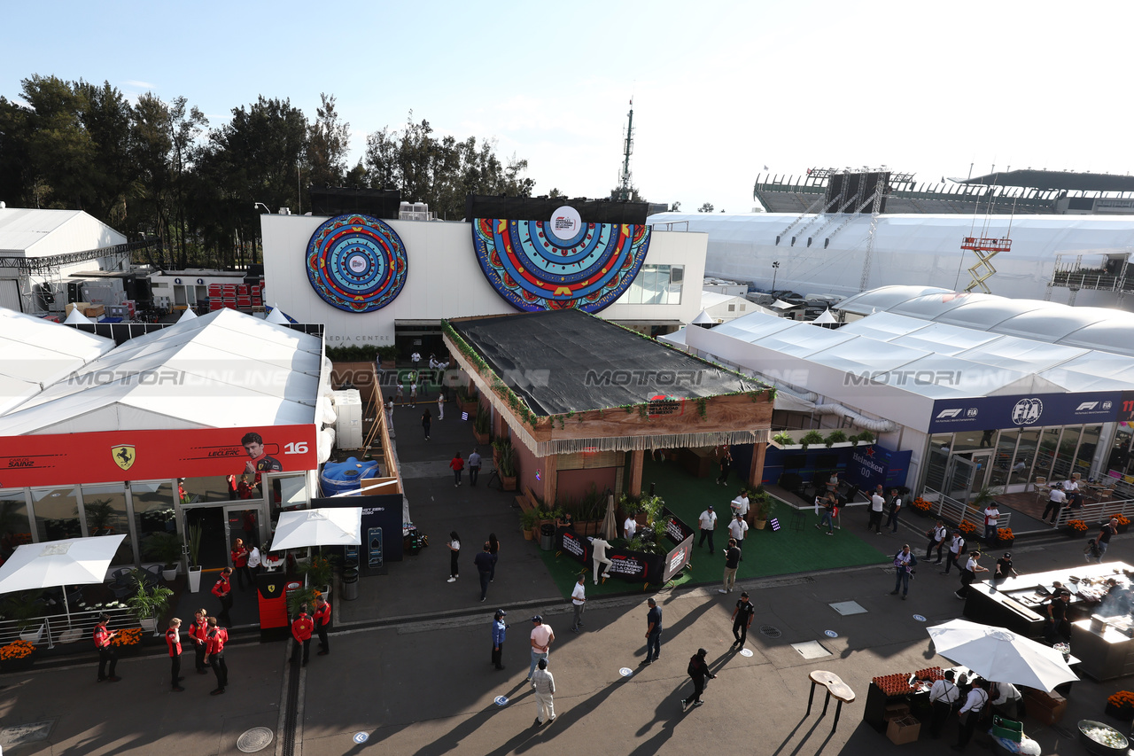 GP MESSICO, Paddock Atmosfera.

26.10.2023. Formula 1 World Championship, Rd 20, Mexican Grand Prix, Mexico City, Mexico, Preparation Day.

- www.xpbimages.com, EMail: requests@xpbimages.com © Copyright: Moy / XPB Images