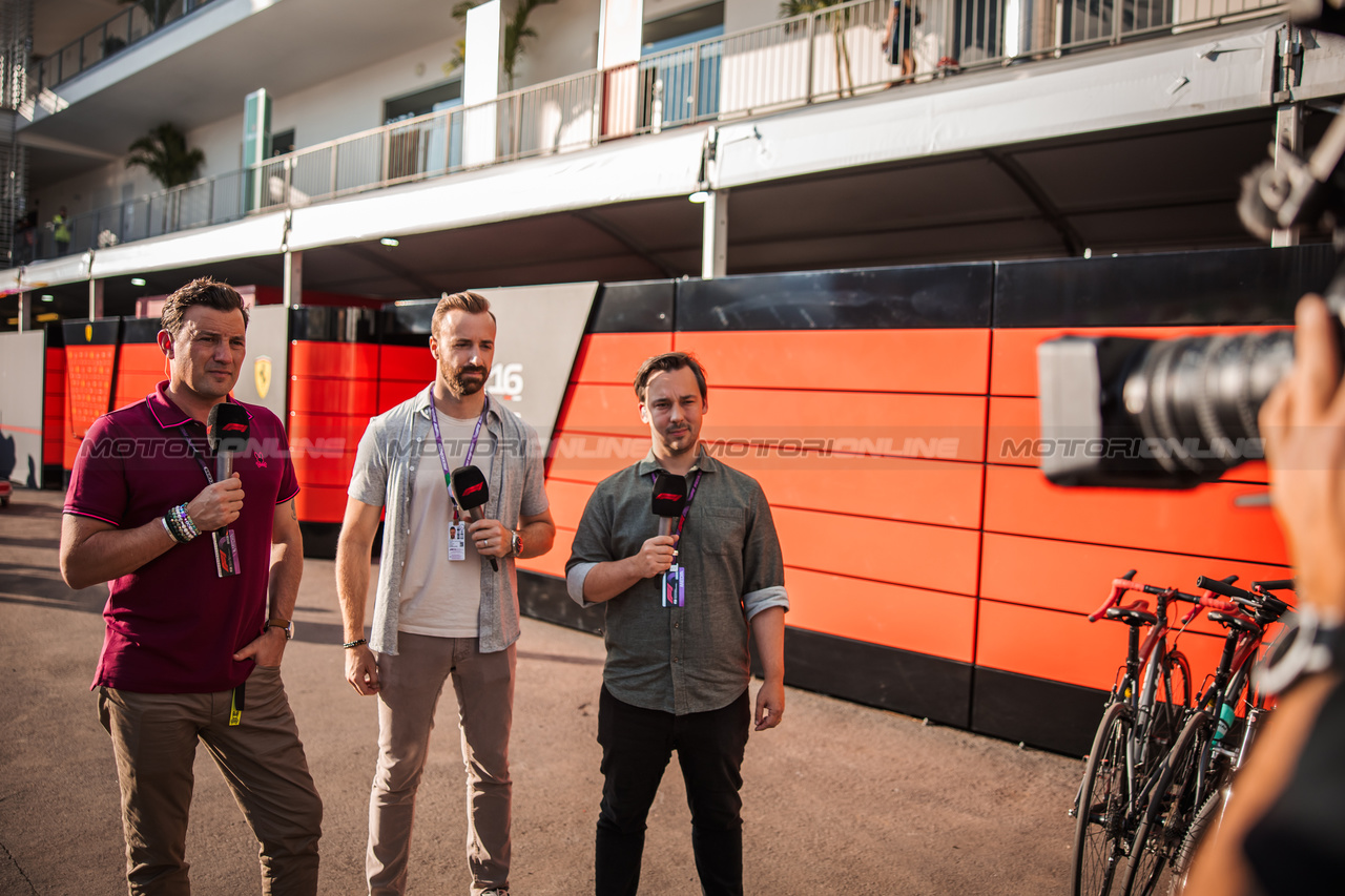 GP MESSICO, (L to R): Will Buxton (GBR) F1 Digital Presenter with James Hinchcliffe (CDN) IndyCar Driver e Alex Jacques (GBR) F1TV e Channel 4 Commentator.

26.10.2023. Formula 1 World Championship, Rd 20, Mexican Grand Prix, Mexico City, Mexico, Preparation Day.

- www.xpbimages.com, EMail: requests@xpbimages.com © Copyright: Bearne / XPB Images