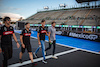 GP MESSICO, Theo Pourchaire (FRA) Alfa Romeo F1 Team Reserve Driver walks the circuit with the team.
26.10.2023. Formula 1 World Championship, Rd 20, Mexican Grand Prix, Mexico City, Mexico, Preparation Day.
- www.xpbimages.com, EMail: requests@xpbimages.com © Copyright: Bearne / XPB Images